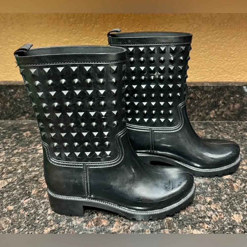 WOMEN'S CAPELLI NEW YORK SINY STUDDED RAIN BOOTS Size 6